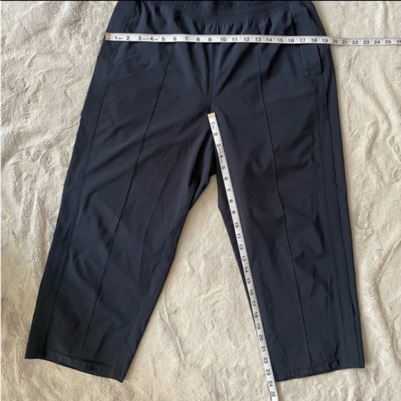 Lululemon Track Pant Navy Blue Wanderer Crop Size 10 - Picture 5 of 5